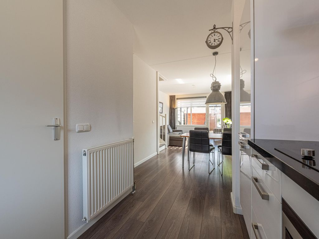 Opper Van Treurenstraat 56, HEINENOORD