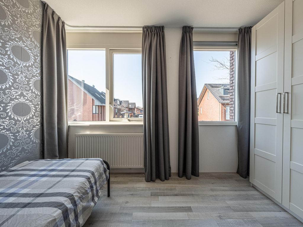 Opper Van Treurenstraat 56, HEINENOORD