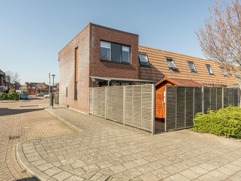 Opper Van Treurenstraat 56, HEINENOORD