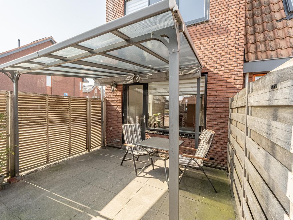 Opper Van Treurenstraat 56, HEINENOORD