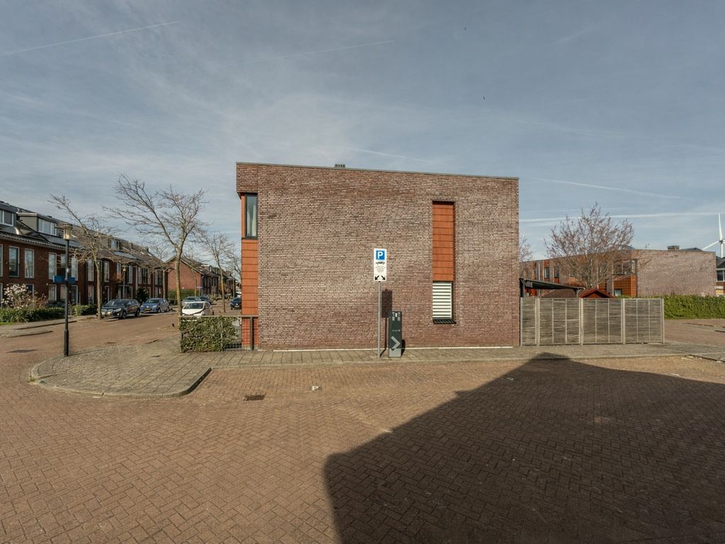 Opper Van Treurenstraat 56, HEINENOORD