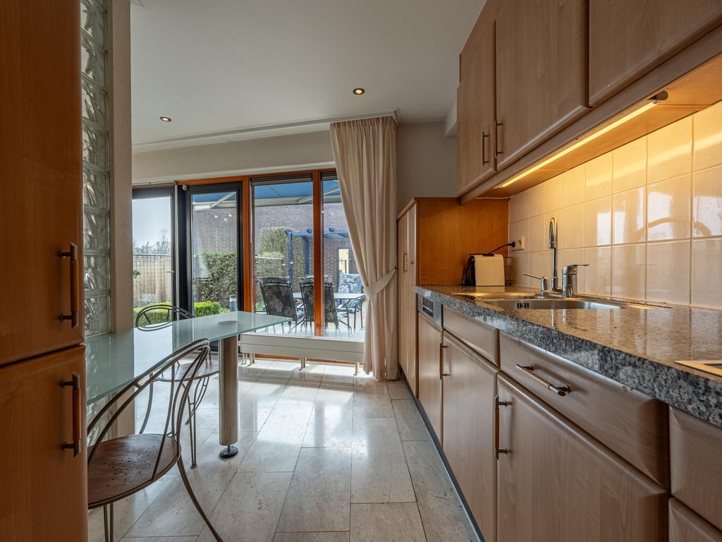 Dokter Duyvendakhof 28, Oud-Beijerland