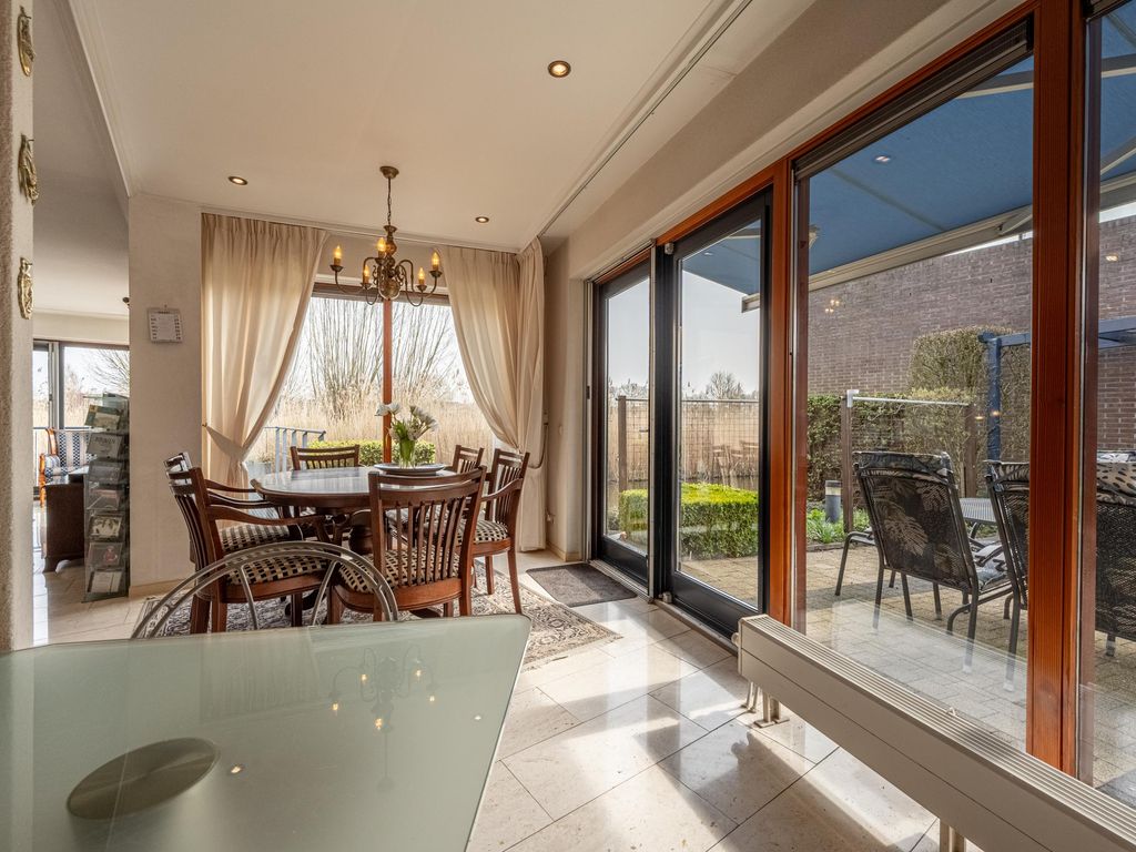 Dokter Duyvendakhof 28, Oud-Beijerland