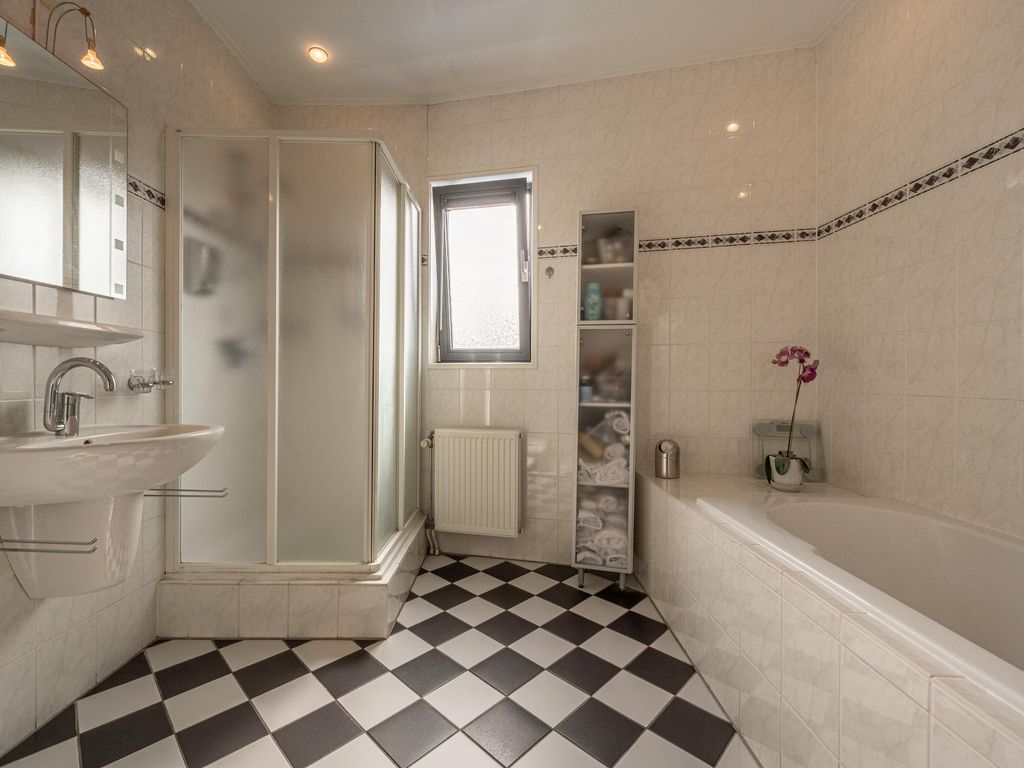 Dokter Duyvendakhof 28, Oud-Beijerland