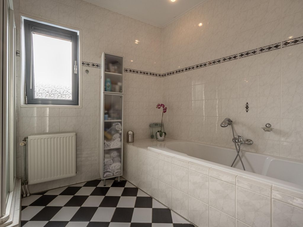 Dokter Duyvendakhof 28, Oud-Beijerland