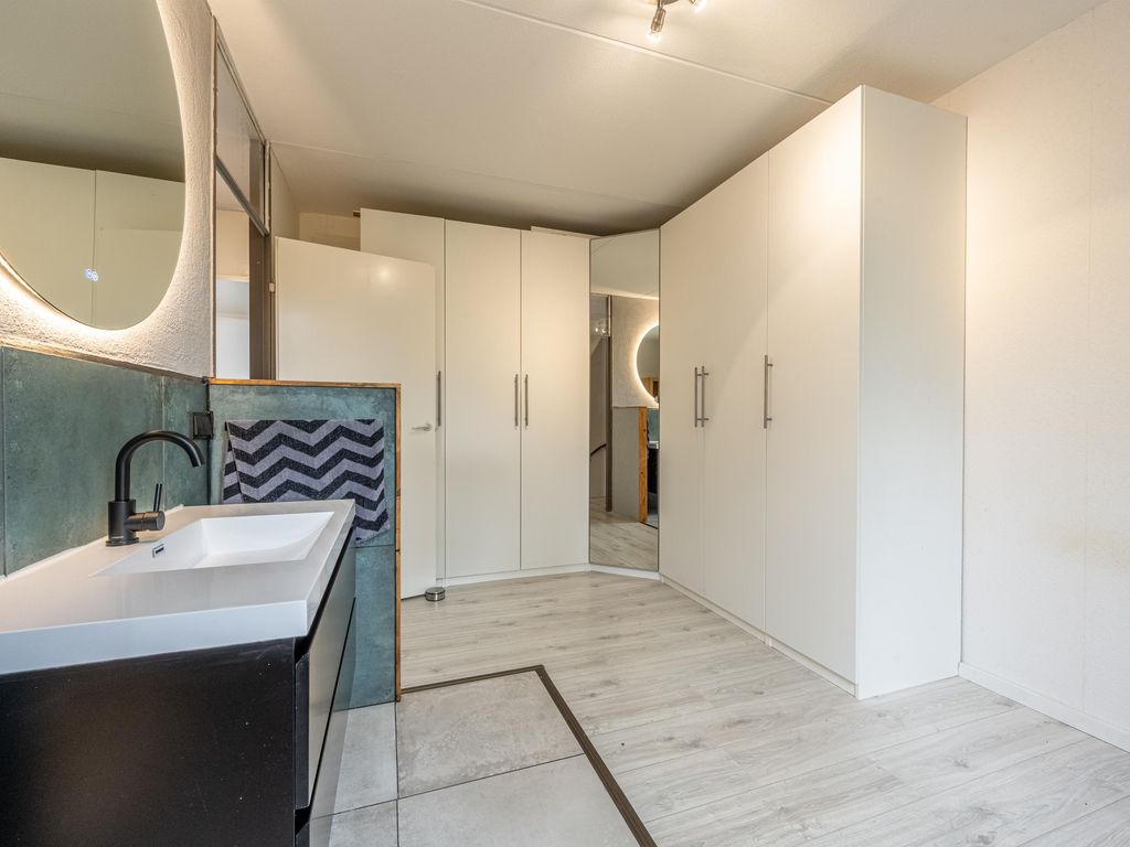 Klompenmaker 25, OUD-BEIJERLAND