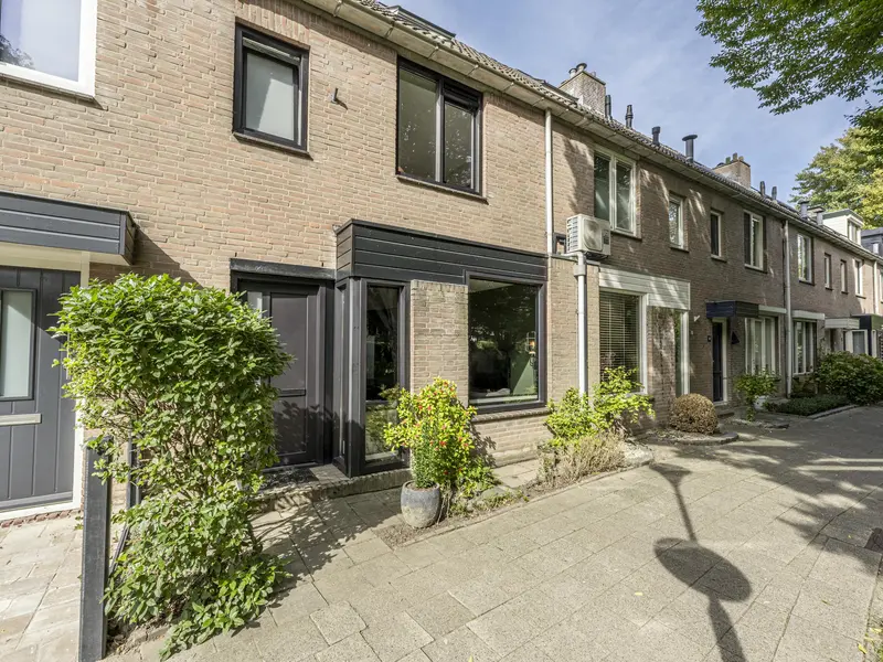 Klompenmaker 17, OUD-BEIJERLAND