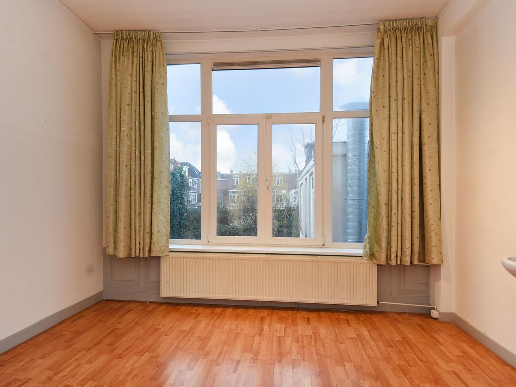 Weimarstraat 143, 'S-GRAVENHAGE