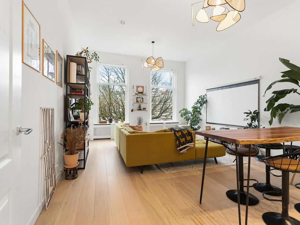 Waldeck Pyrmontkade 880, 'S-GRAVENHAGE