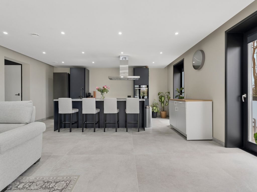 Dedemsvaartweg 503, 'S-GRAVENHAGE