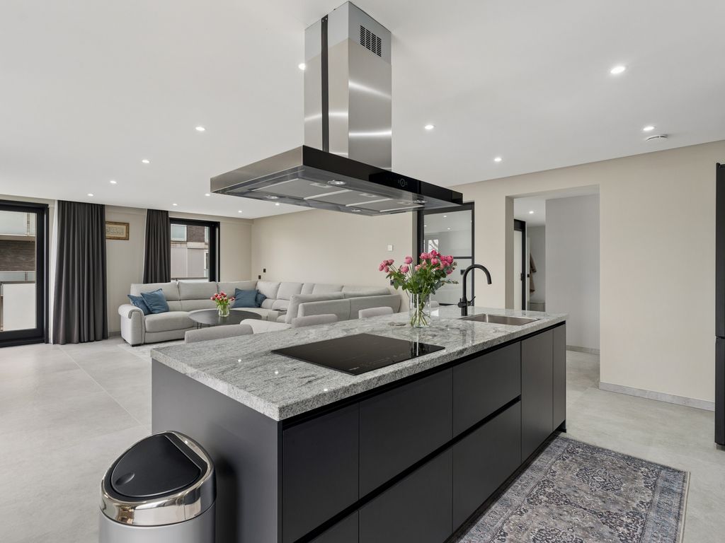 Dedemsvaartweg 503, 'S-GRAVENHAGE