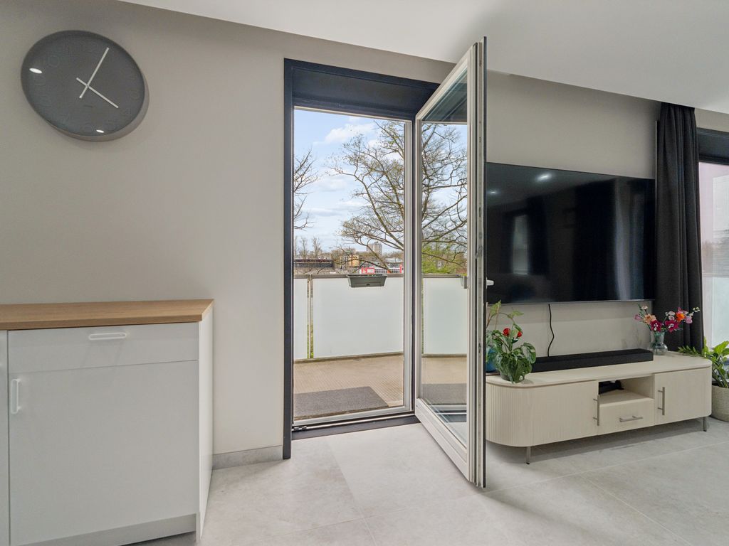 Dedemsvaartweg 503, 'S-GRAVENHAGE