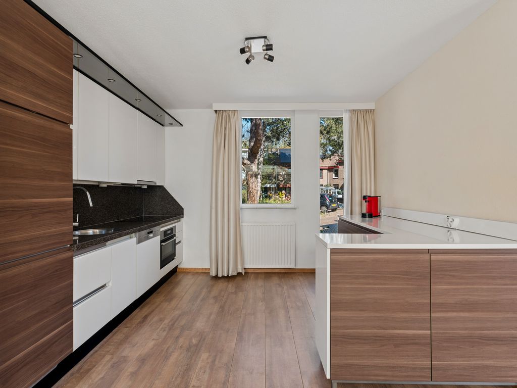 J.C. van der Lansstraat 33, 'S-GRAVENHAGE