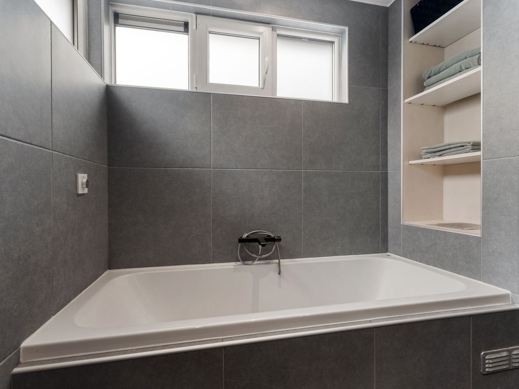 Surinamesingel 37, VLAARDINGEN