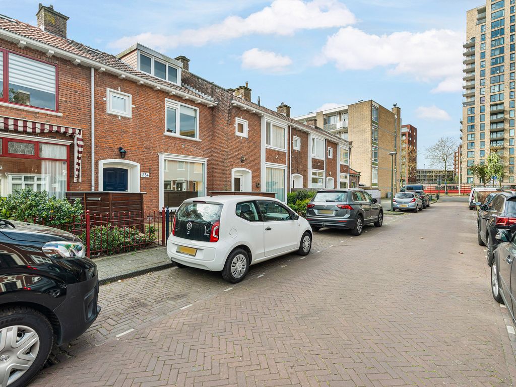 Wormerveerstraat 254, 'S-GRAVENHAGE