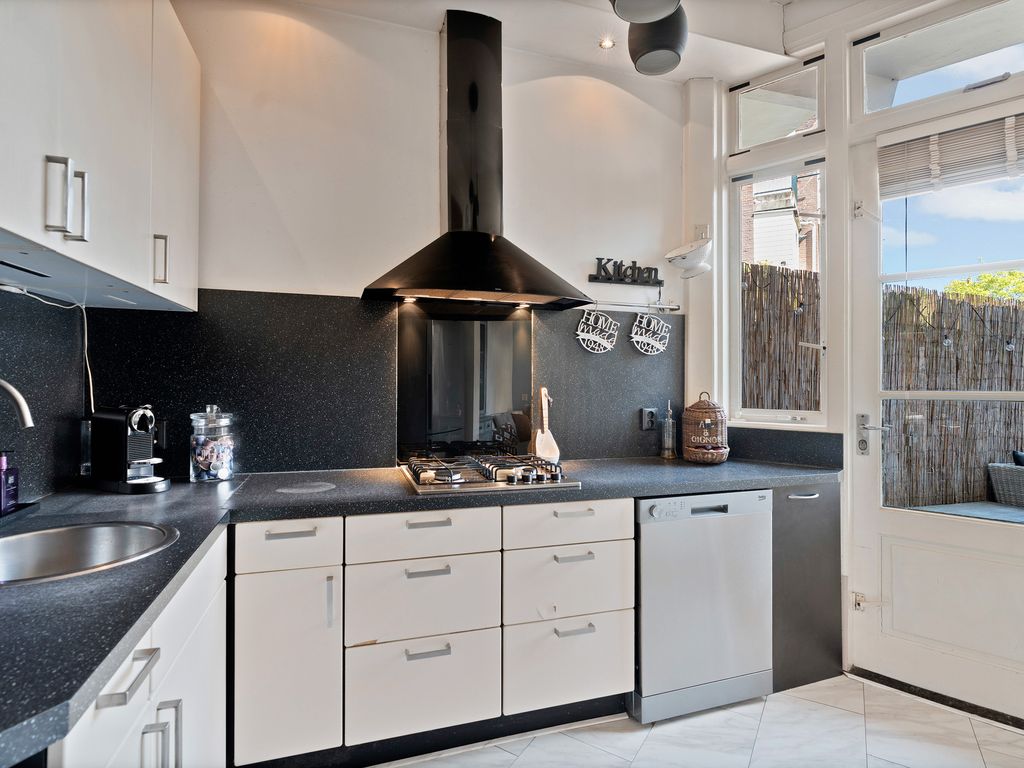 Woudenbergstraat 38, 'S-GRAVENHAGE