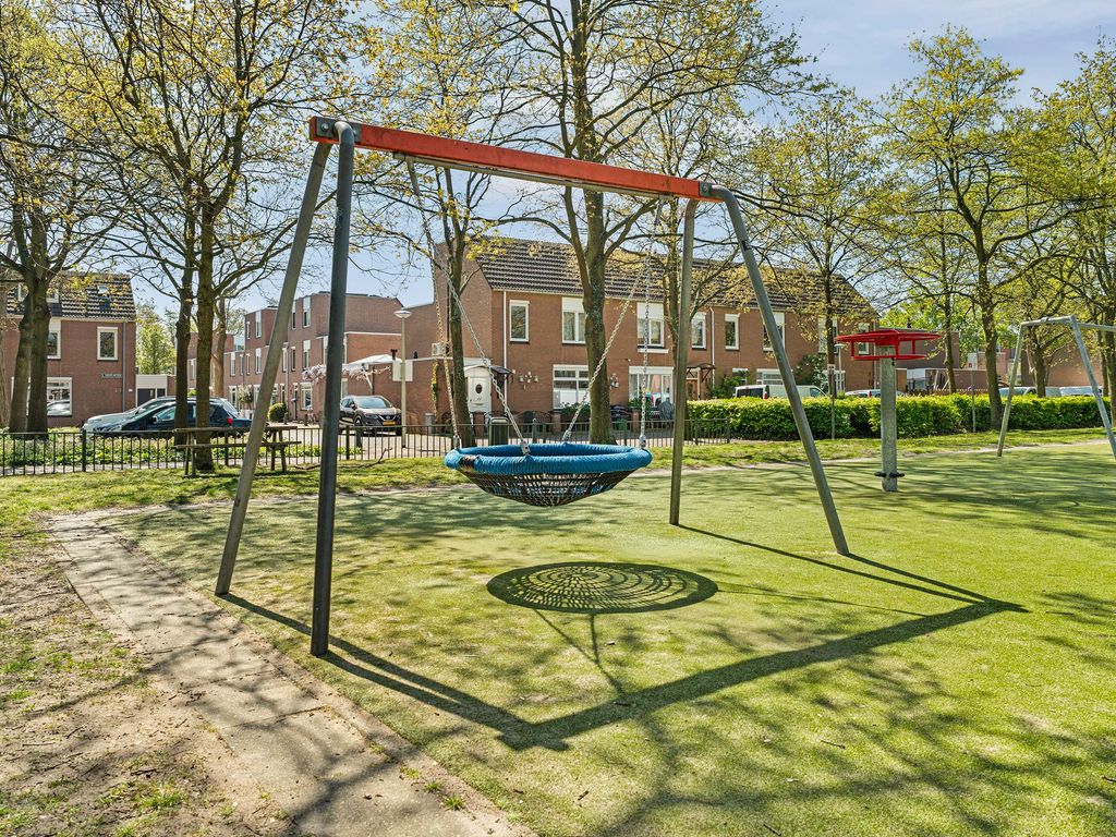 B. Thoenplantsoen 52, 'S-GRAVENHAGE