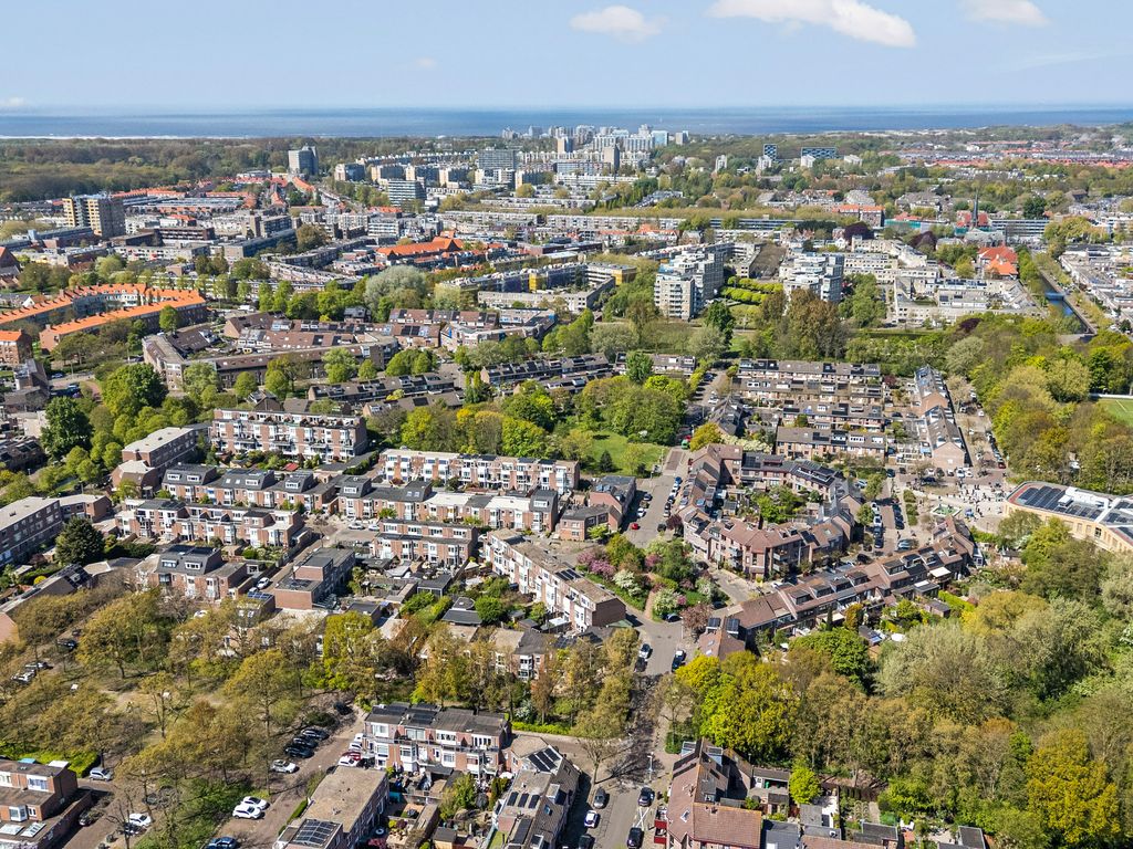 B. Thoenplantsoen 52, 'S-GRAVENHAGE