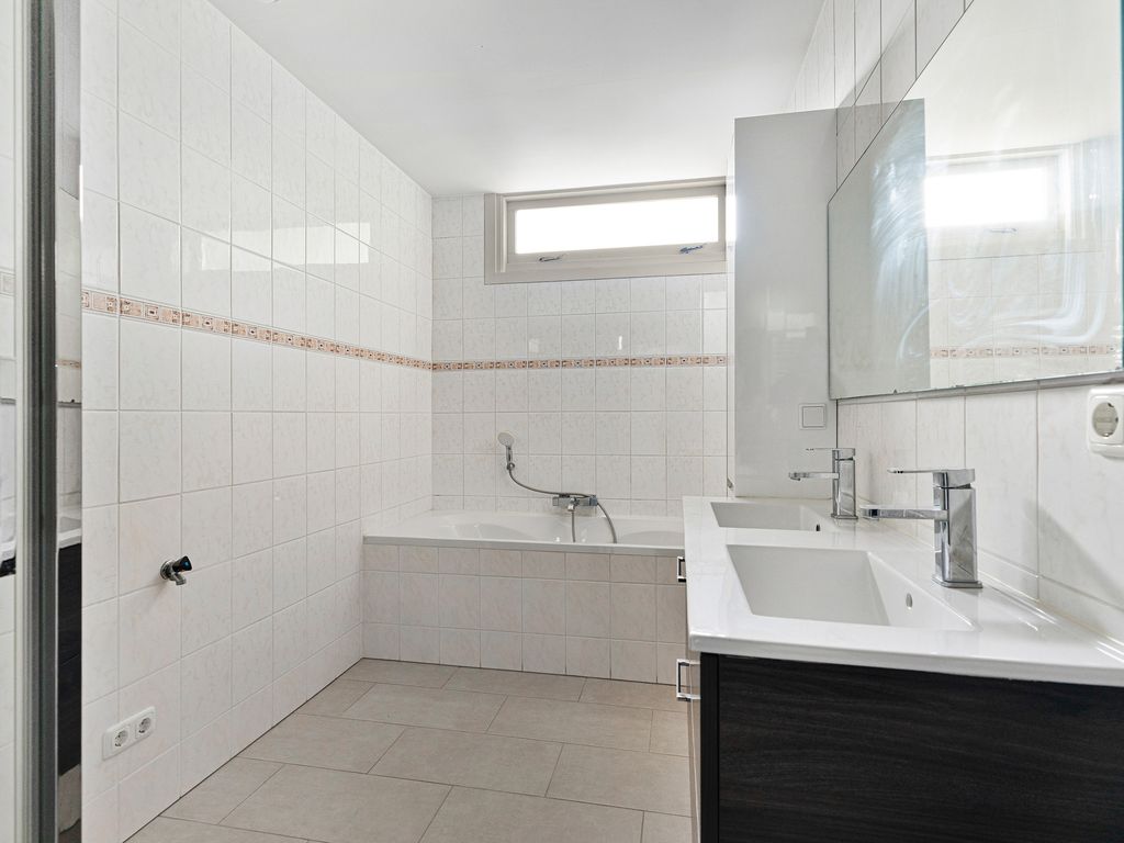 Lunterenstraat 105, 'S-GRAVENHAGE