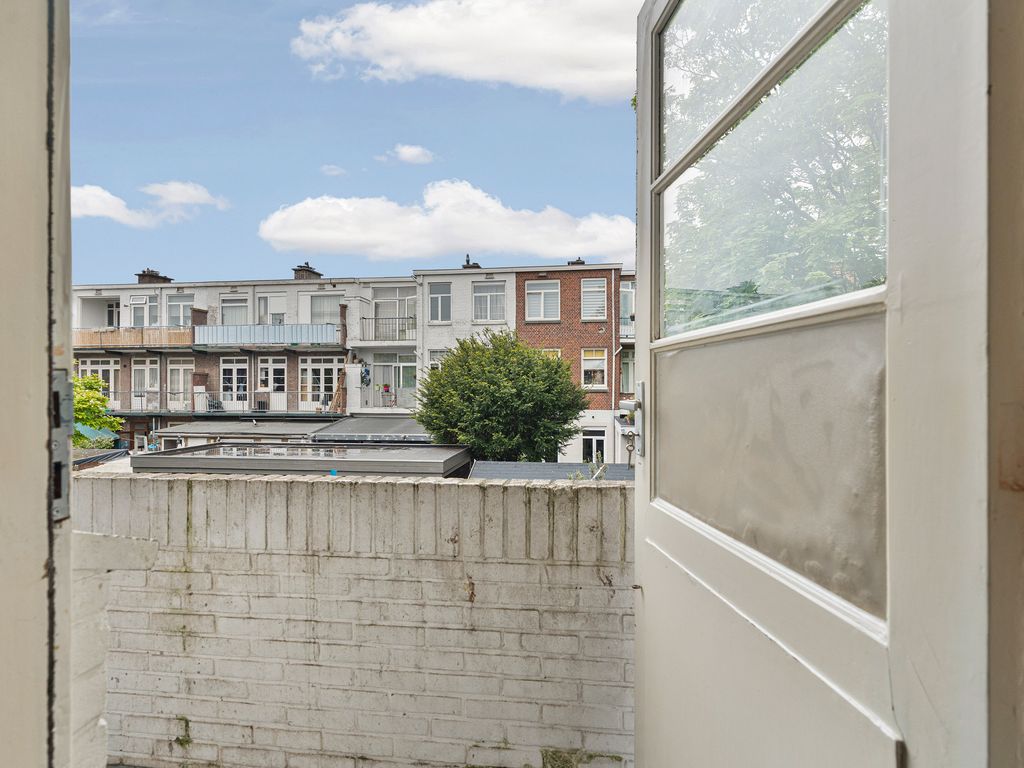 Lunterenstraat 105, 'S-GRAVENHAGE