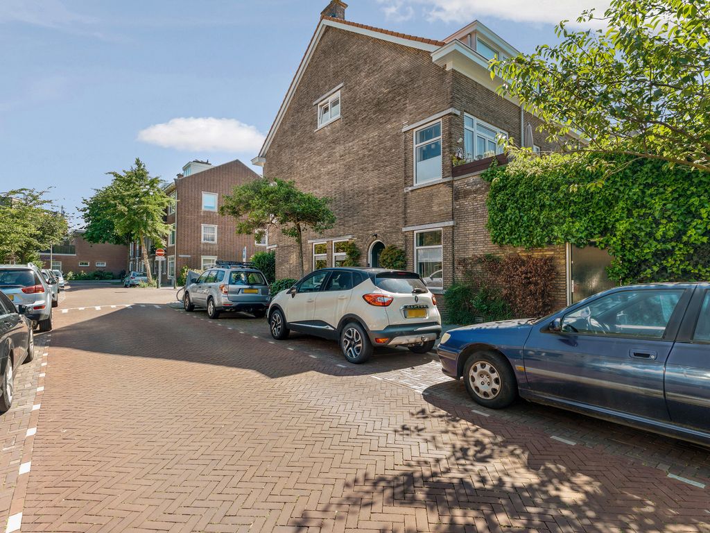 Bosbesstraat 64, 'S-GRAVENHAGE