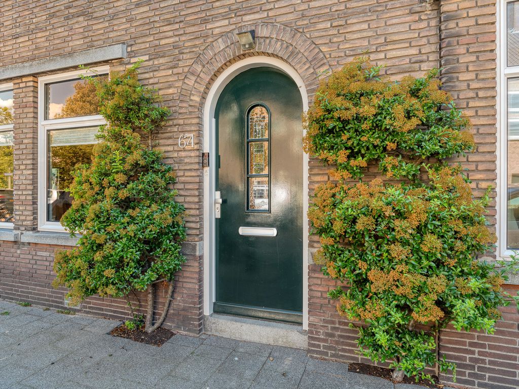 Bosbesstraat 64, 'S-GRAVENHAGE