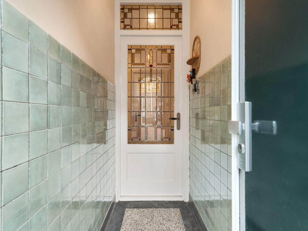Bosbesstraat 64, 'S-GRAVENHAGE