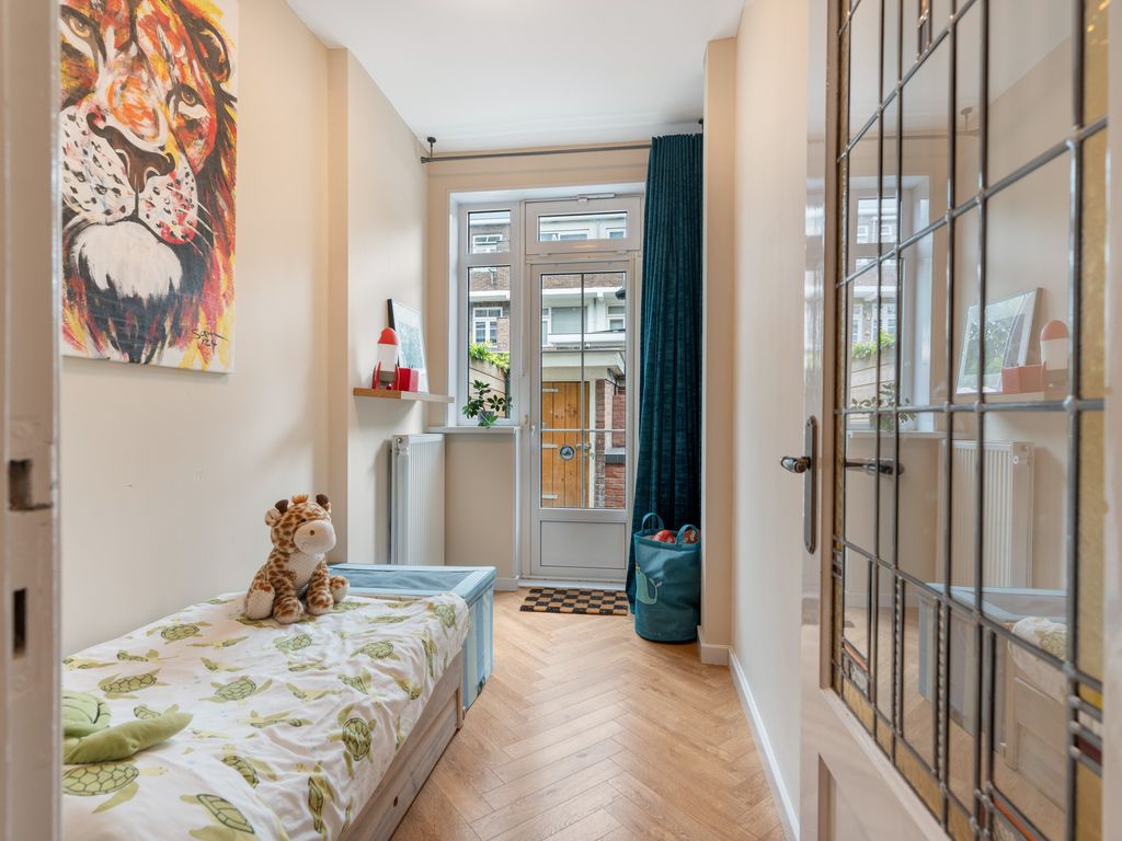 Bosbesstraat 64, 'S-GRAVENHAGE