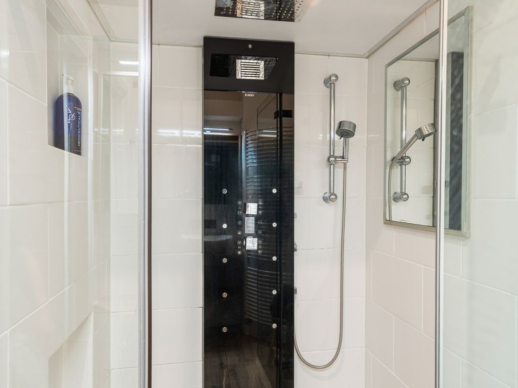Bosbesstraat 64, 'S-GRAVENHAGE