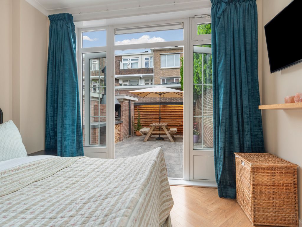 Bosbesstraat 64, 'S-GRAVENHAGE