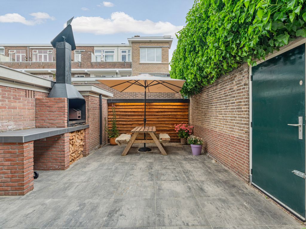 Bosbesstraat 64, 'S-GRAVENHAGE