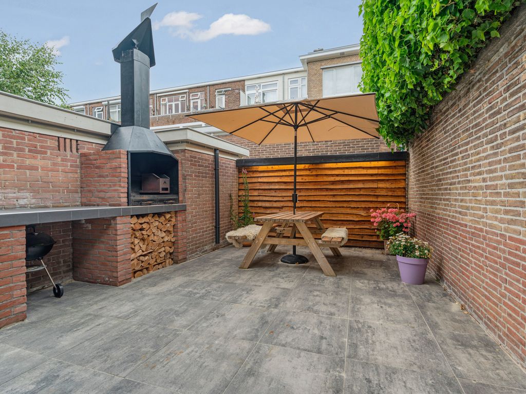 Bosbesstraat 64, 'S-GRAVENHAGE