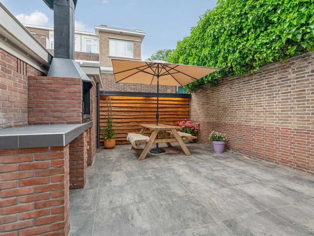 Bosbesstraat 64, 'S-GRAVENHAGE