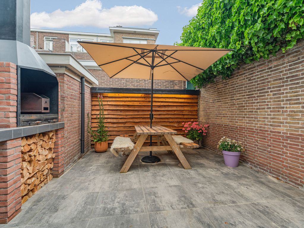 Bosbesstraat 64, 'S-GRAVENHAGE