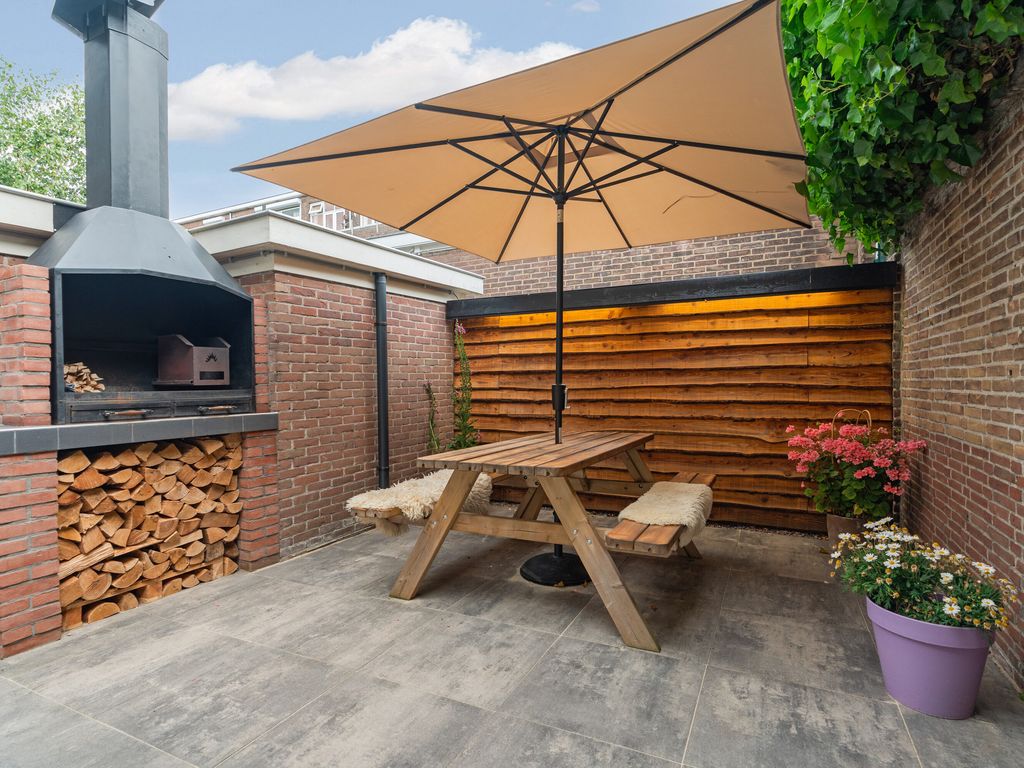 Bosbesstraat 64, 'S-GRAVENHAGE