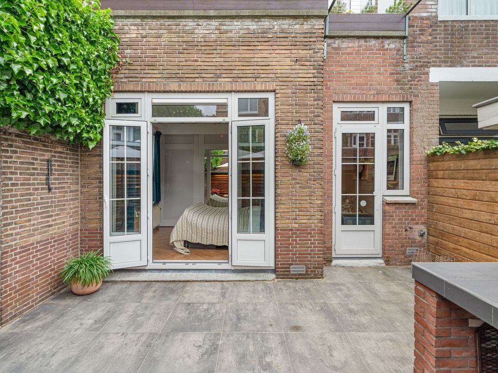 Bosbesstraat 64, 'S-GRAVENHAGE