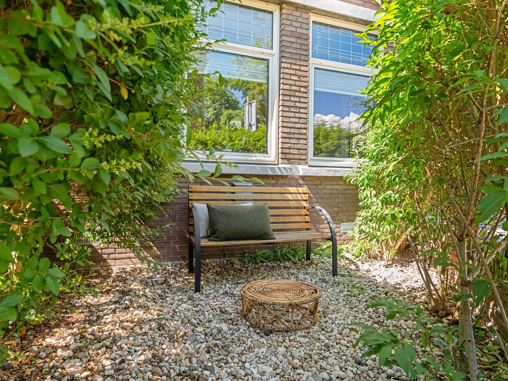 Bosbesstraat 64, 'S-GRAVENHAGE