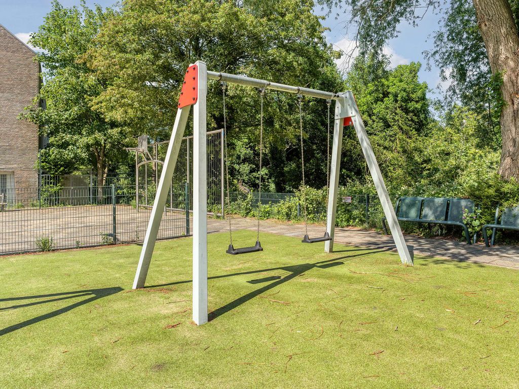 Bosbesstraat 64, 'S-GRAVENHAGE