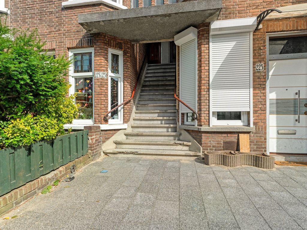 Velpsestraat 225, 'S-GRAVENHAGE