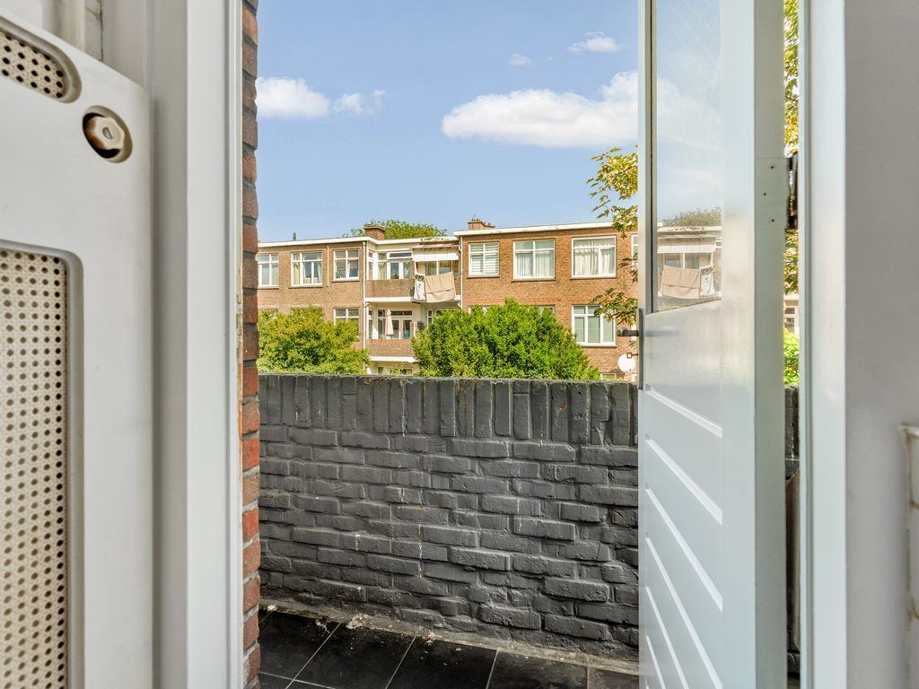 Velpsestraat 225, 'S-GRAVENHAGE