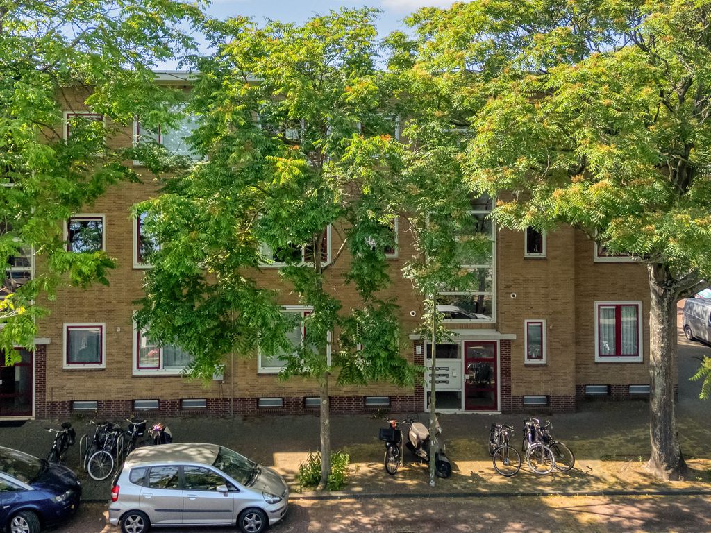 Woudenbergstraat 83, 'S-GRAVENHAGE