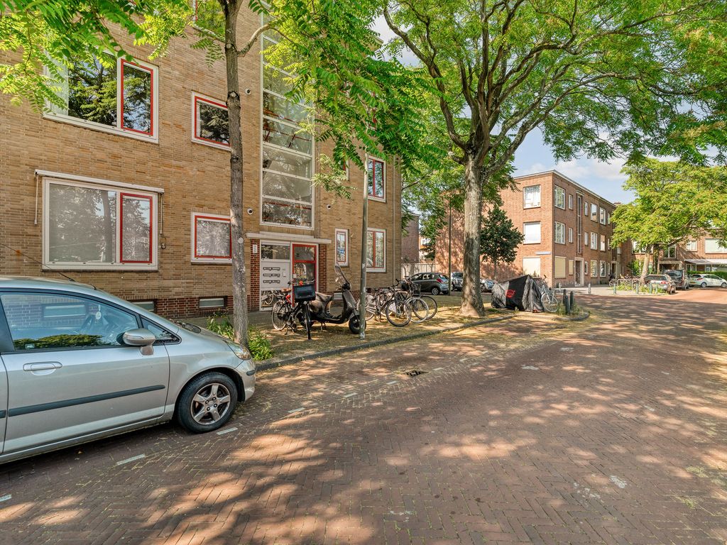 Woudenbergstraat 83, 'S-GRAVENHAGE
