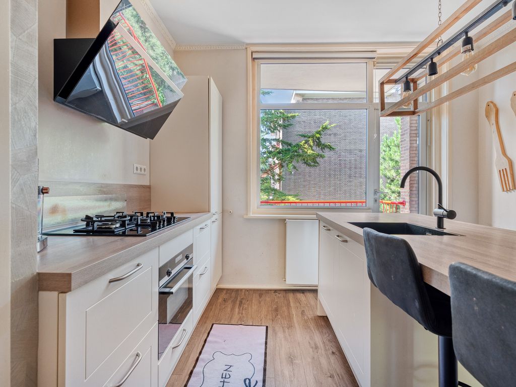 Woudenbergstraat 83, 'S-GRAVENHAGE