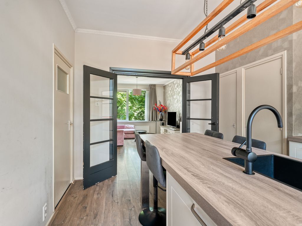 Woudenbergstraat 83, 'S-GRAVENHAGE