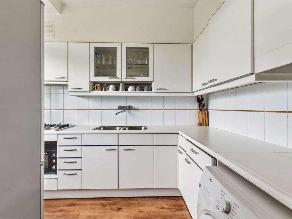 Leyweg 106A, 'S-GRAVENHAGE