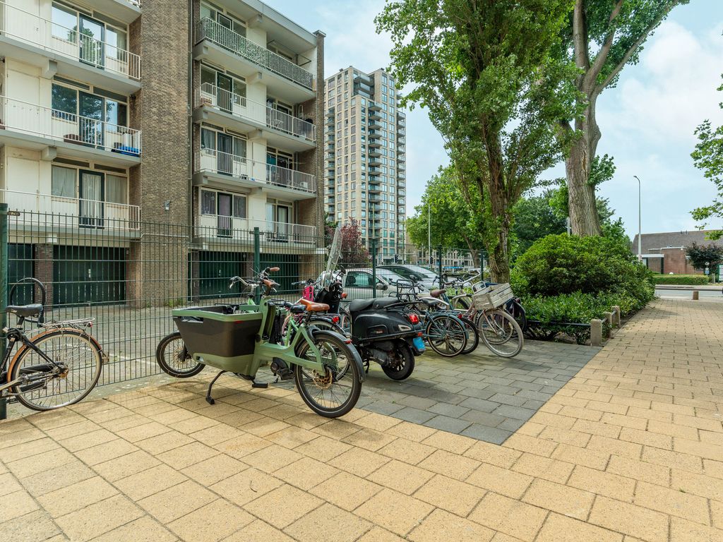 Leyweg 106A, 'S-GRAVENHAGE