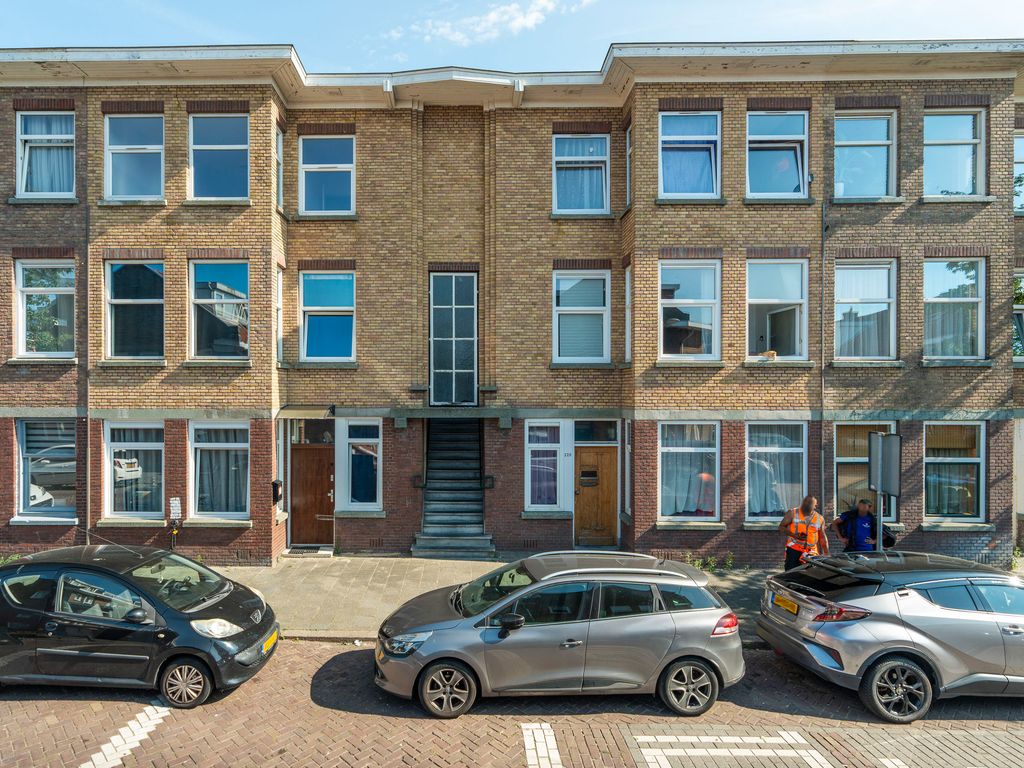 Capadosestraat 214, 'S-GRAVENHAGE