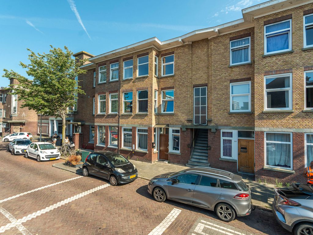 Capadosestraat 214, 'S-GRAVENHAGE