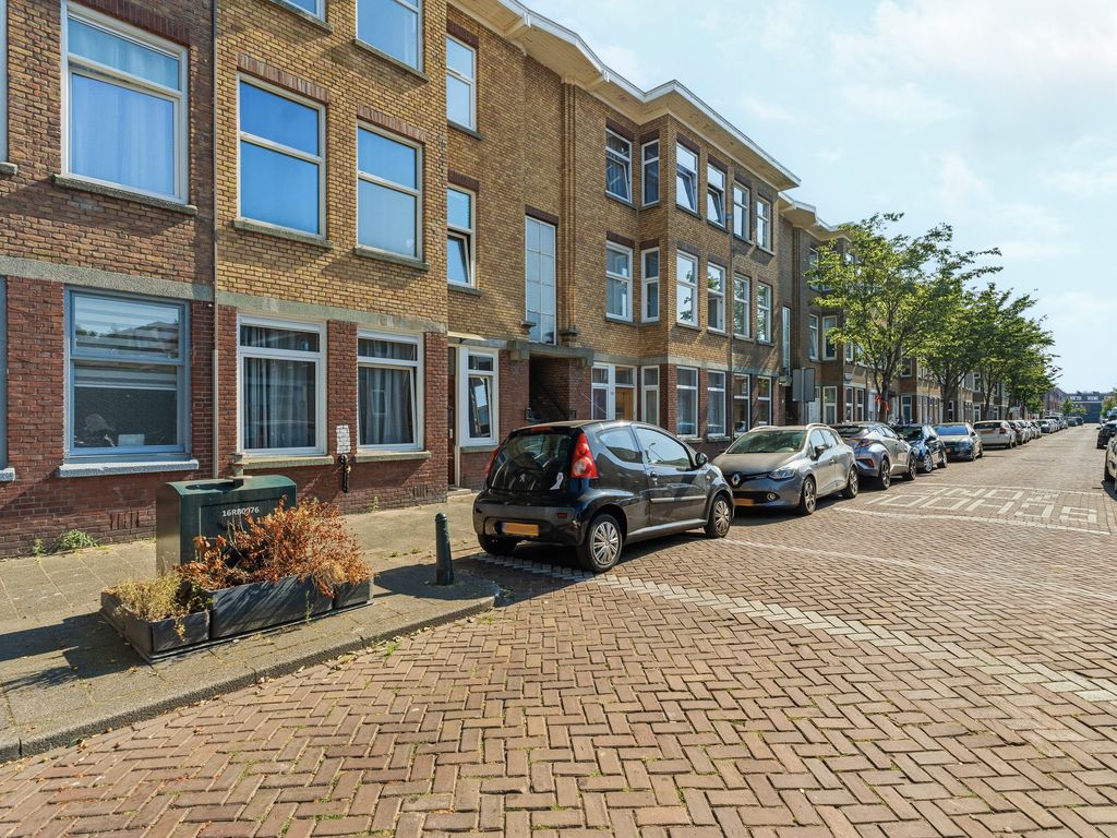 Capadosestraat 214, 'S-GRAVENHAGE