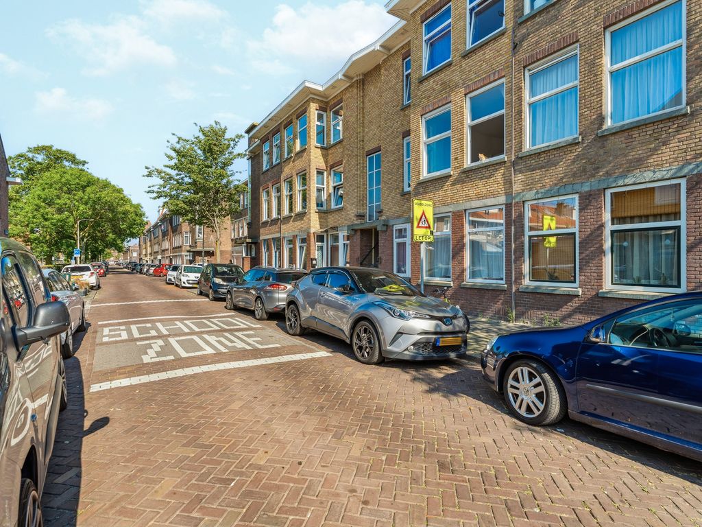 Capadosestraat 214, 'S-GRAVENHAGE